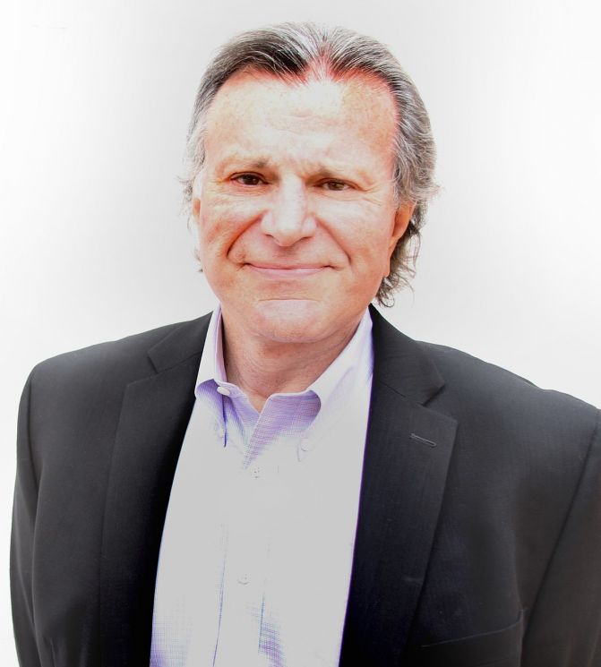 Headshot of Thomas Hazlett