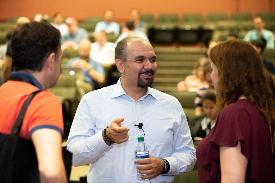  Keynote speaker Fatih Guvenen talks with colleagues at the Midwest Macroeconomics Meetings hosted by the Terry College. 