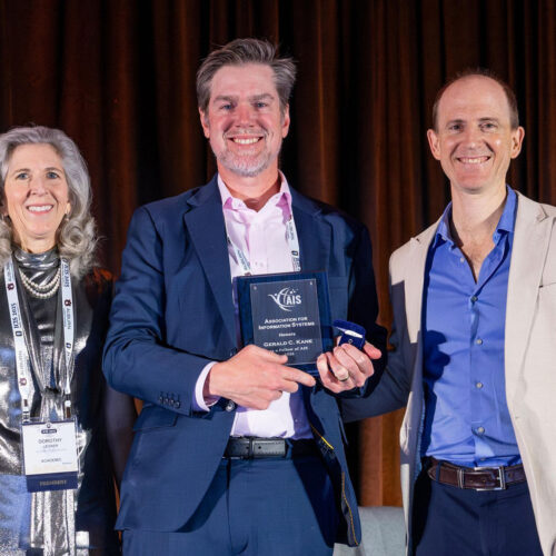 Dorothy Leidner, AIS President, and (far right) past president Andrew Burton-Jones congratulate Jerry Kane (center)