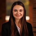 Elise Karinshak Headshot