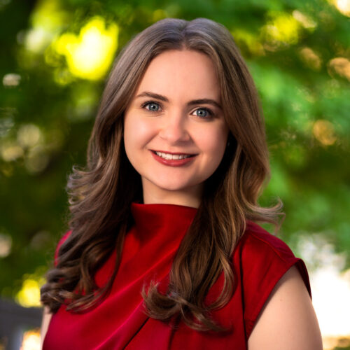 Elyse Snover headshot