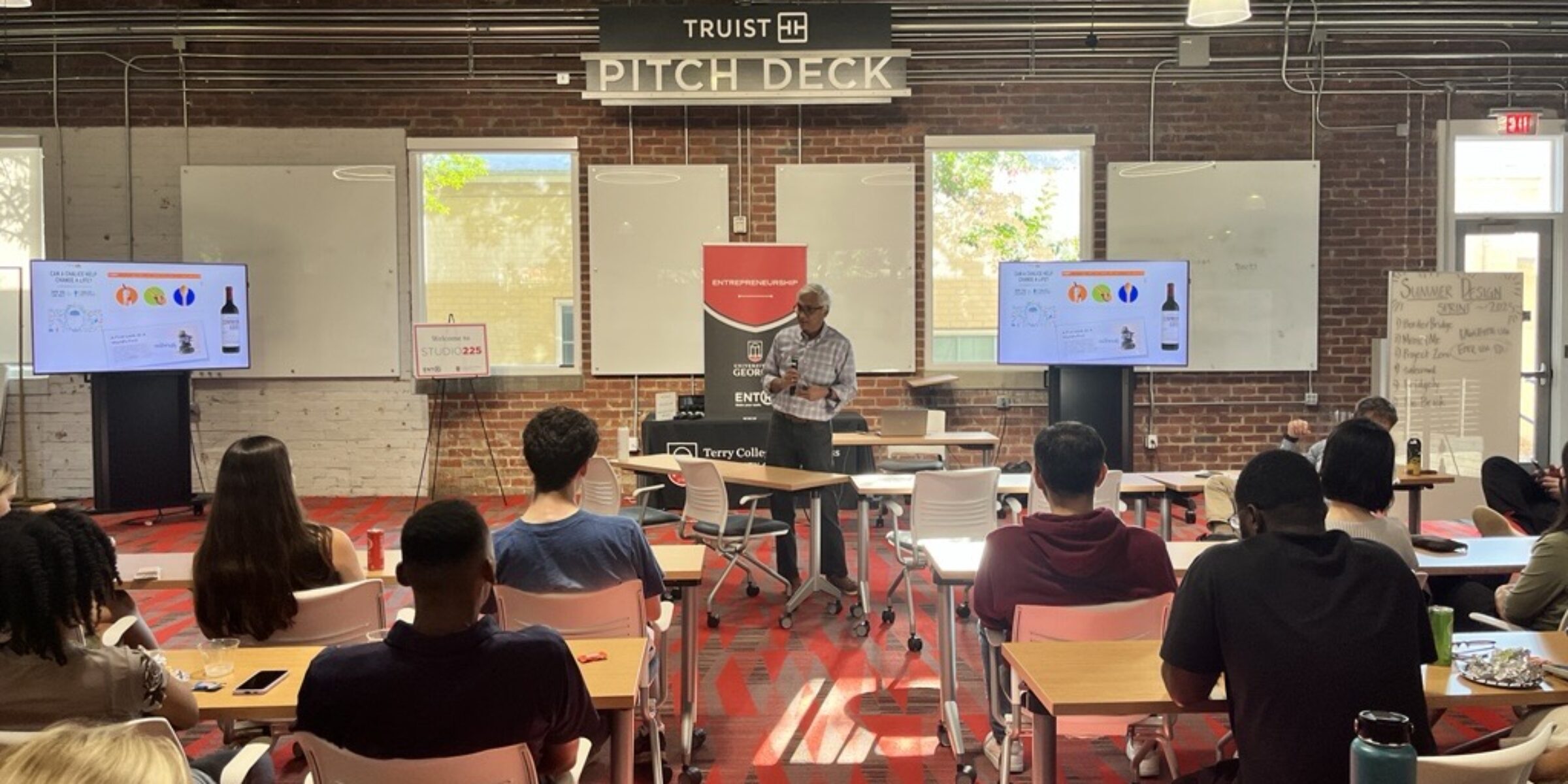 Marketing professor Sundar Bharadwaj stands at the front of packed house at Studio 225 at the University of Georgia while talking aboout his book, "Good Growth"