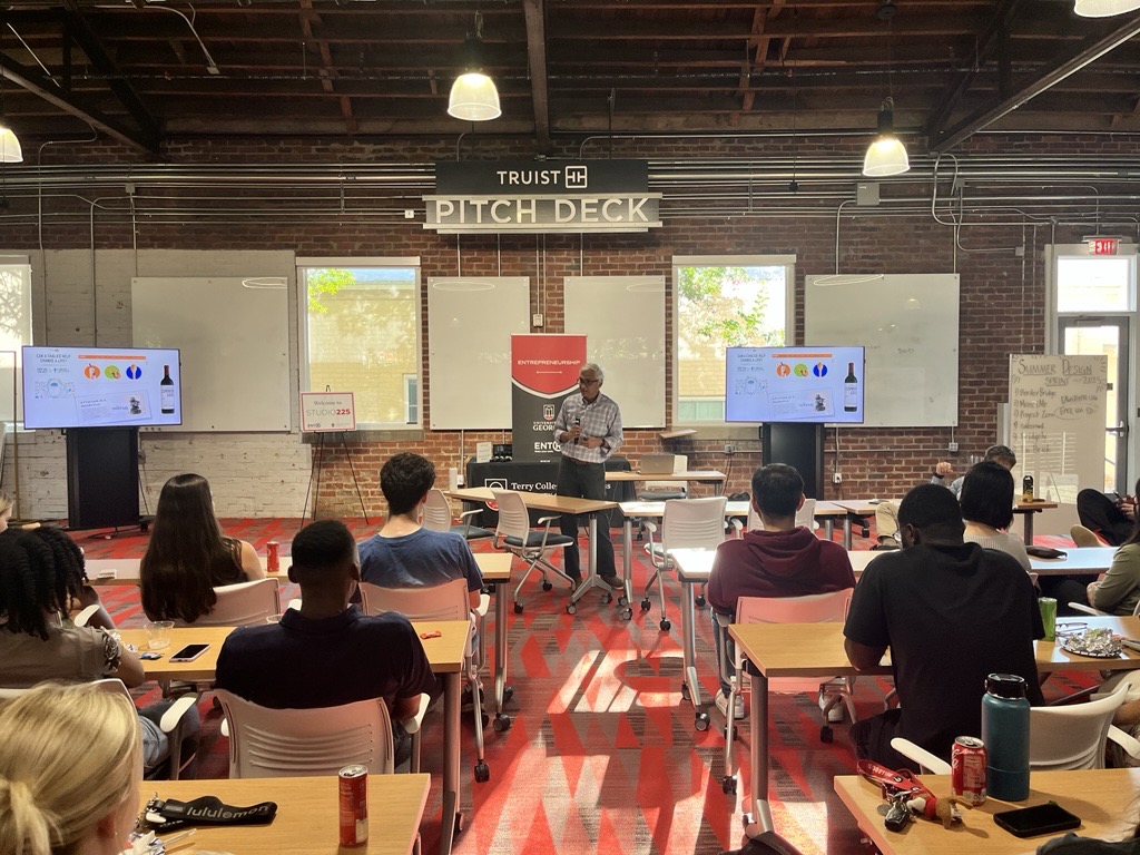 Marketing professor Sundar Bharadwaj stands at the front of packed house at Studio 225 at the University of Georgia while talking aboout his book, "Good Growth"