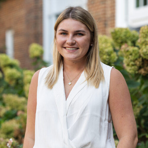 Hannah Kniker headshot