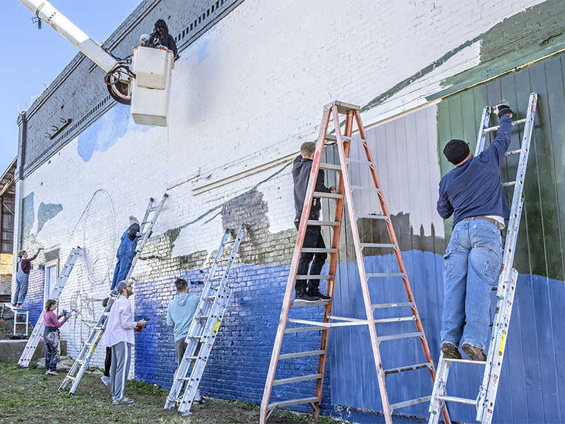 UGA volunteers painting a mural in Hartwell