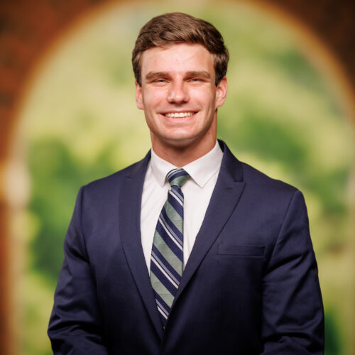 Alex Medearis headshot