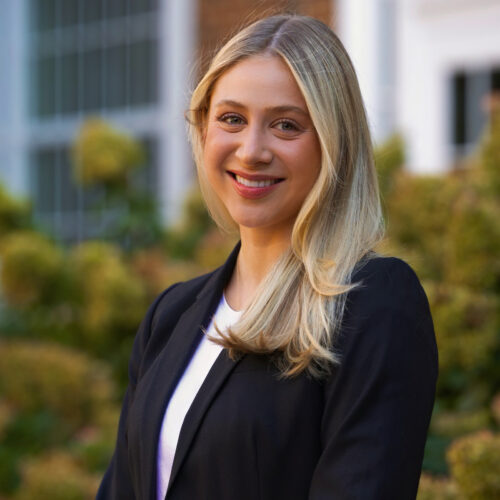 Teleigh Davis headshot