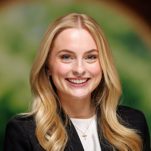 Sarah Tucker headshot