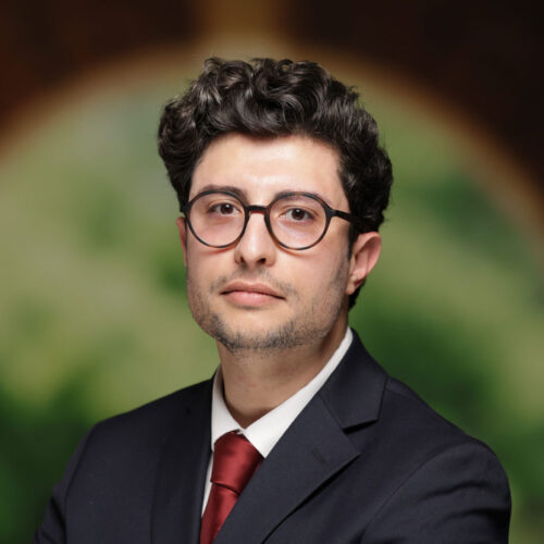 Amin Shiri headshot