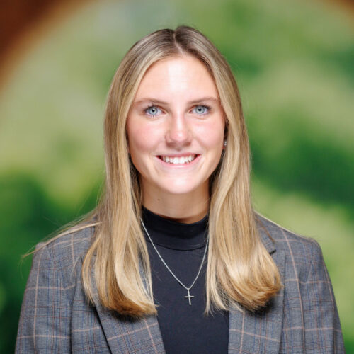Claire Ivey headshot