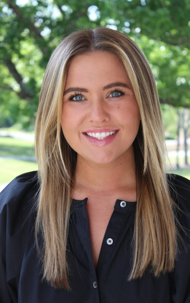 Hanna Jon Lewis headshot
