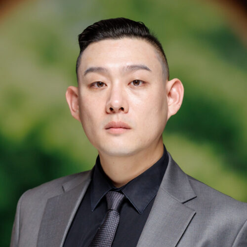 Justin Eun headshot
