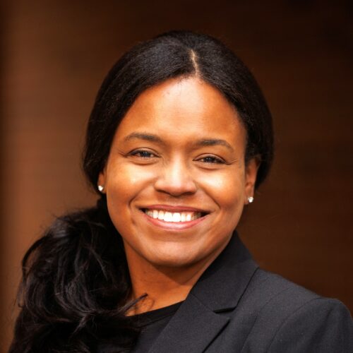 Head shot of Lynn Davis