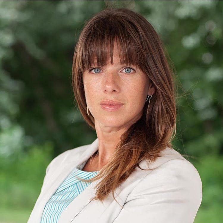 Headshot of Paula Davis