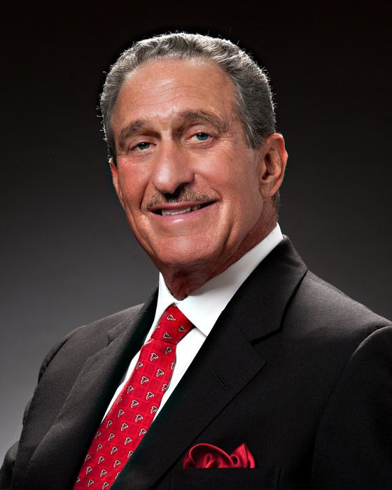 Headshot of Arthur Blank.